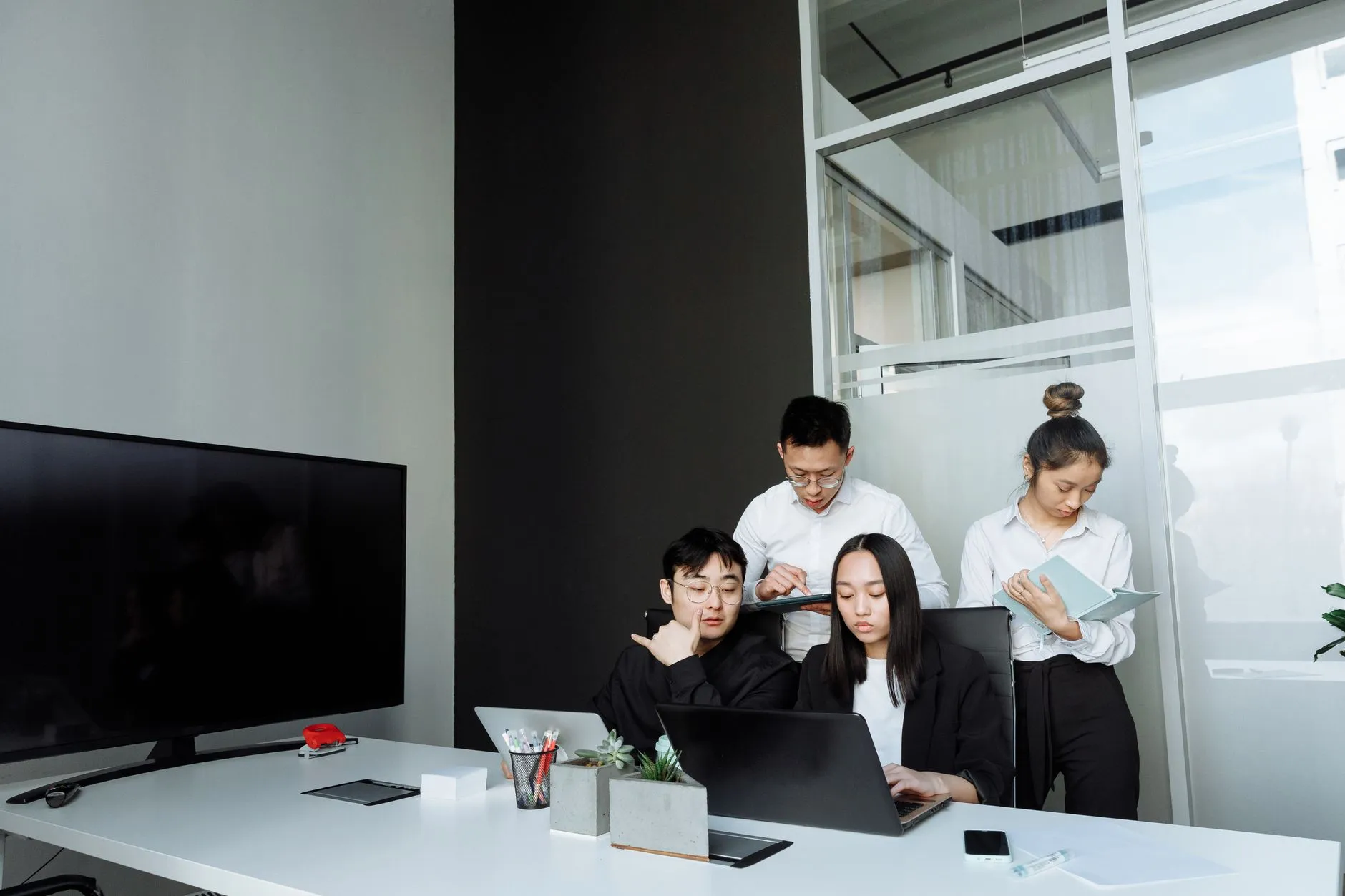 工控机箱与机柜选型要点:自动化产线设备集成方案解析