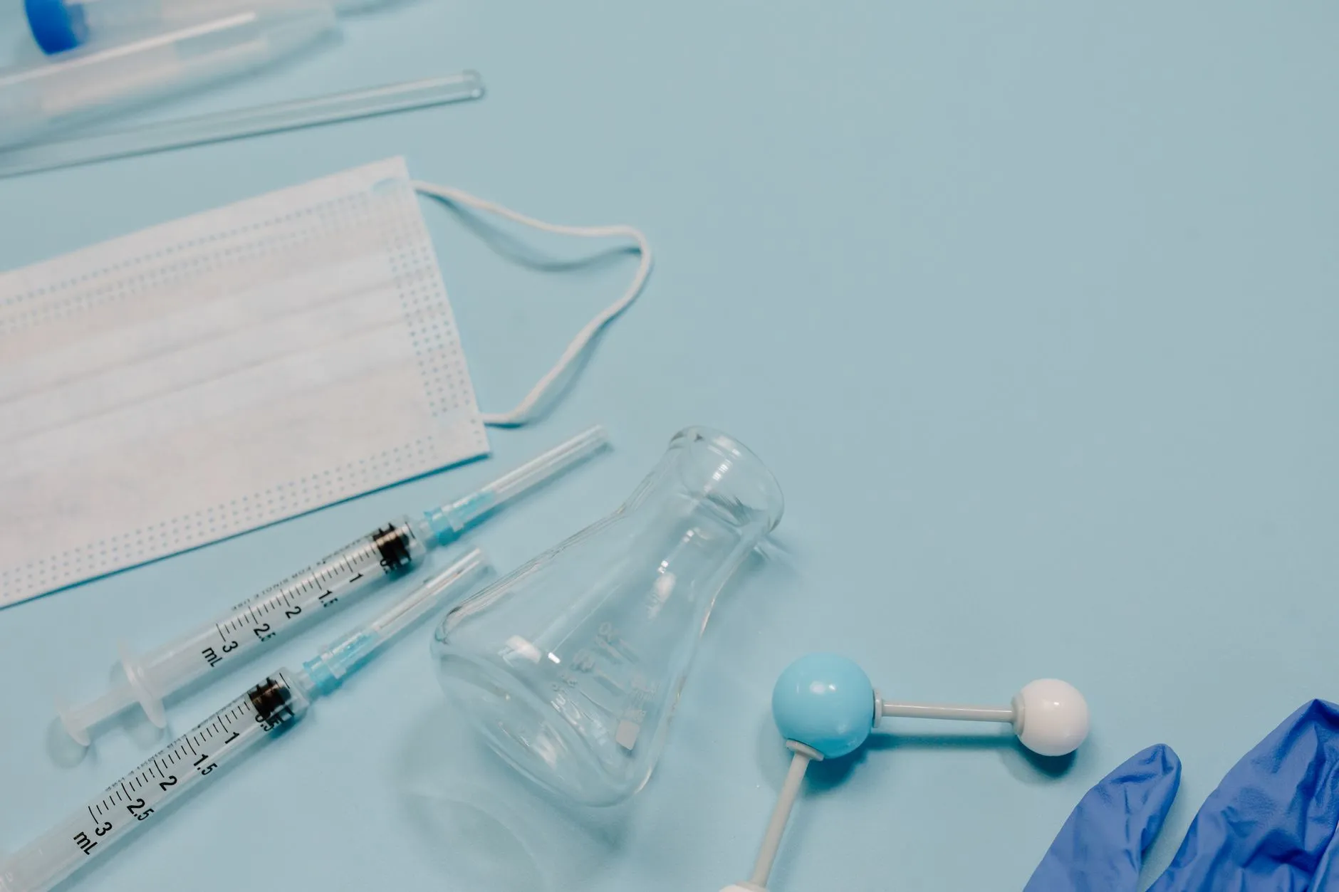 工业控制机箱与机柜选型关键指标及技术要点解析